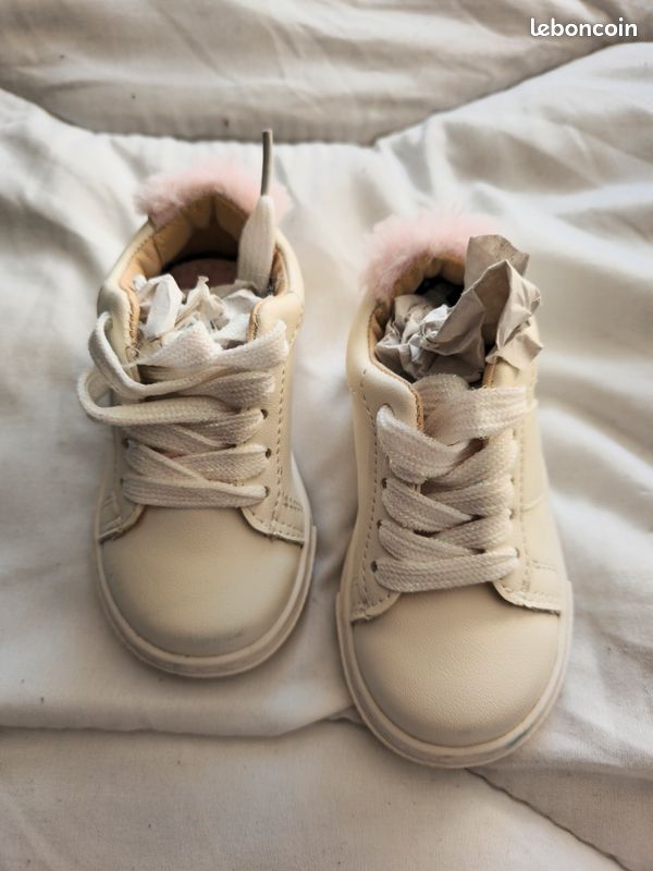 Chaussures bébé fille taille 20 Chaussures