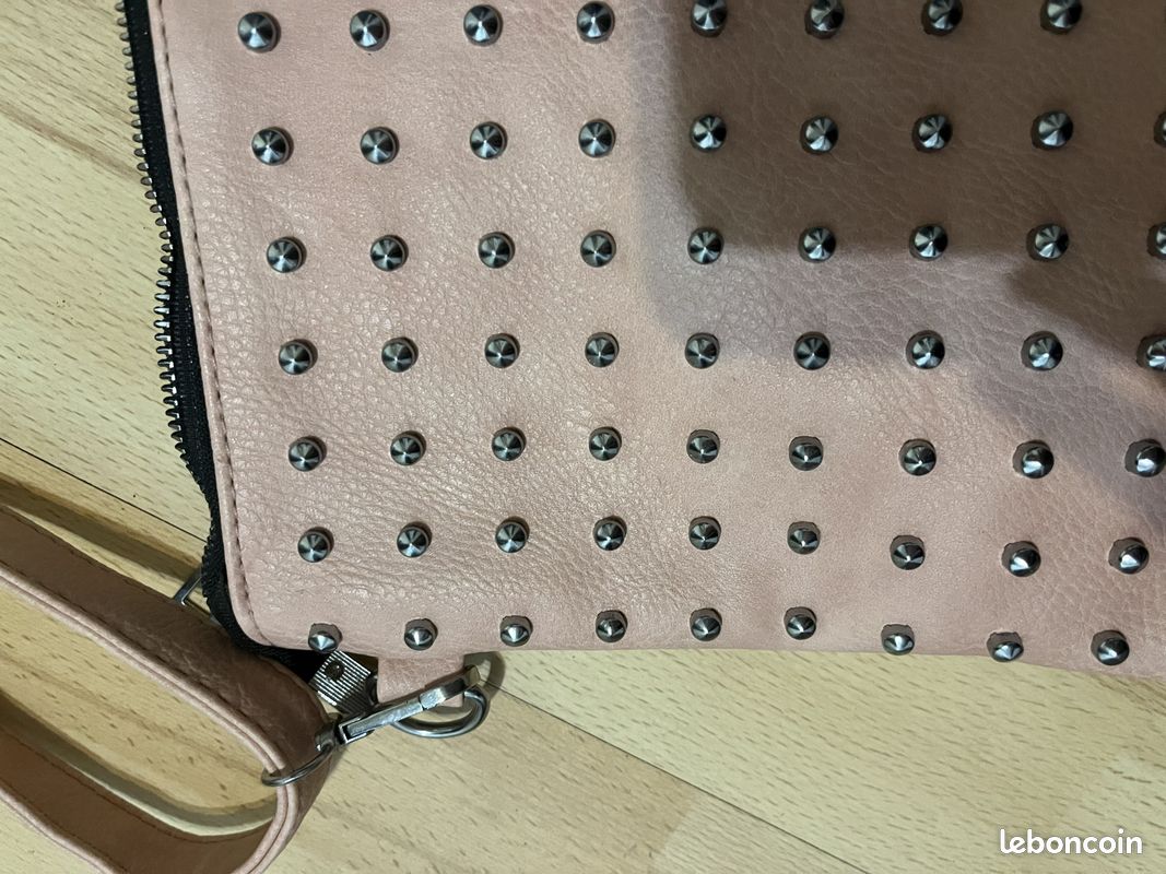 Sacoche daim et clous rose (image 2)