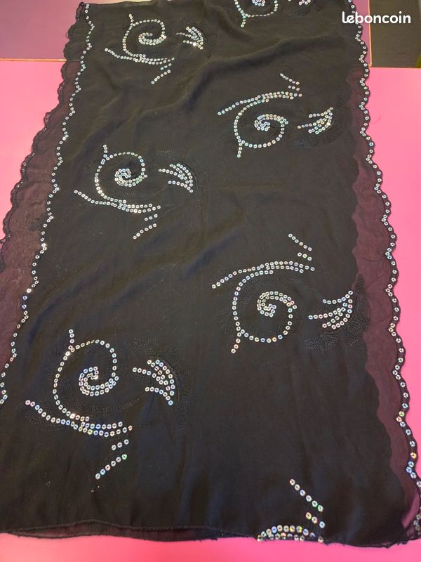 Foulard a motif (image 1)