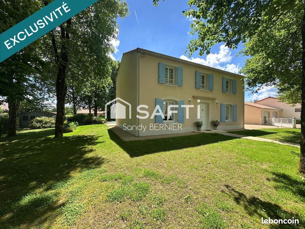 Maison 6 pièces 150 m² · à Fontaine-le-Comte · 150 m² · 469 000 €