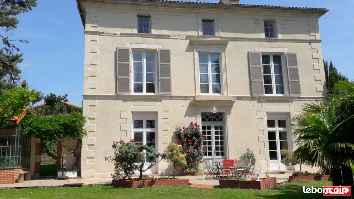 Maison 9 pièces 250 m² · à La Châtaigneraie · 250 m² · 299 915 €