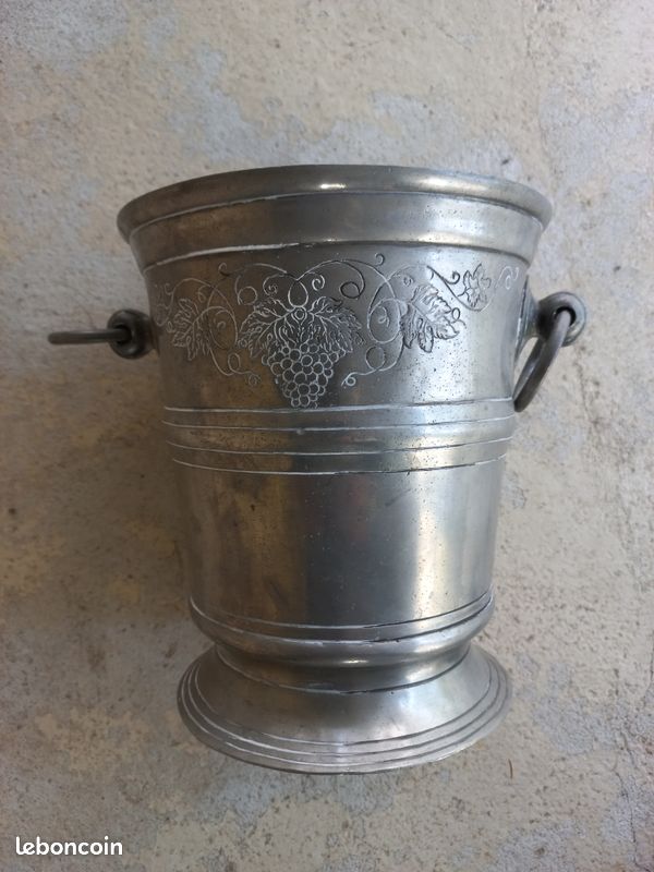 Seau à champagne en étain (image 1)