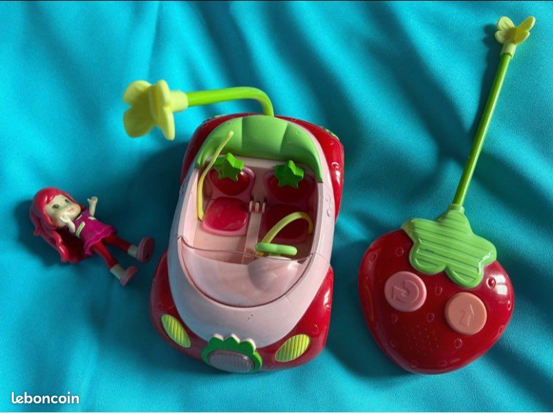 Voiture télécommandée Charlotte aux fraises (image 1)