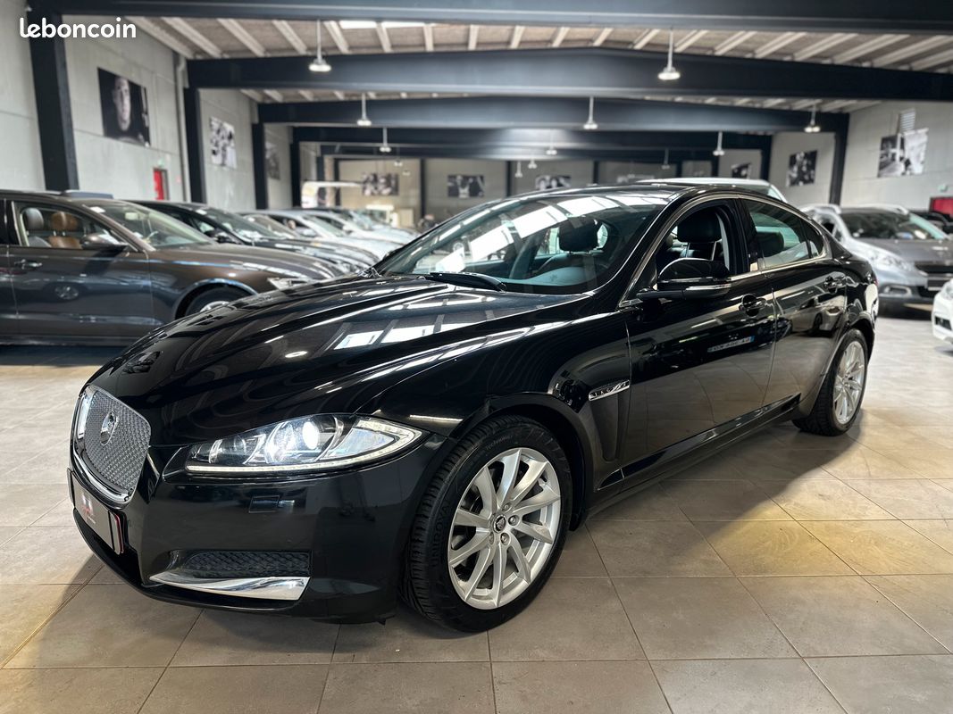 Jaguar XF 2.2 163ch Luxe Premium "Carnet d'entretien Jaguar" (image 1)