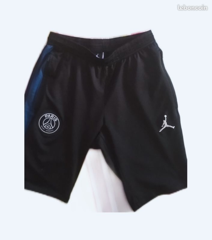 Short Jordan/ PSG taille S noir et bleu (image 1)