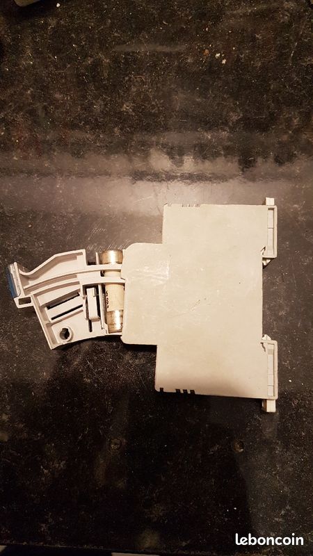 Porte fusible neuf Legrand 10*38 (image 2)