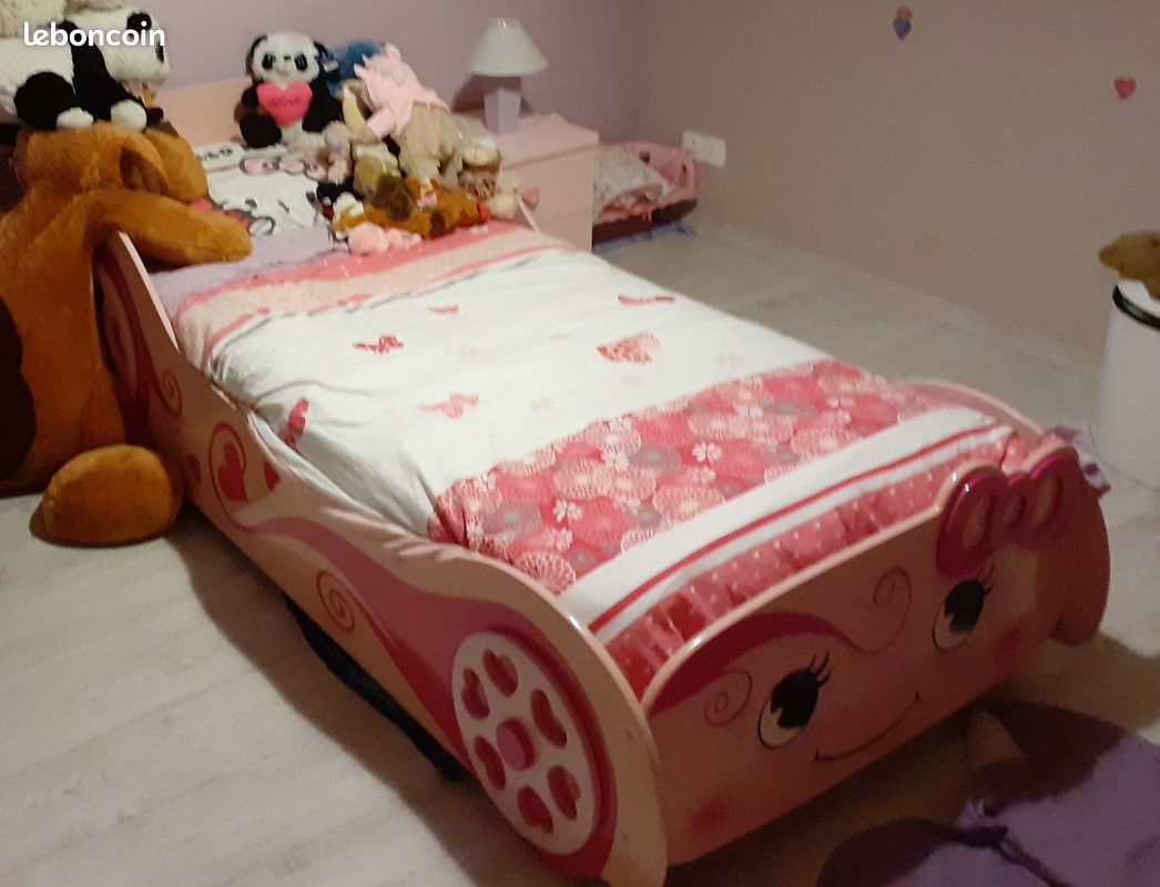 Vends lit rose voiture princesse 90 x 200 (image 1)