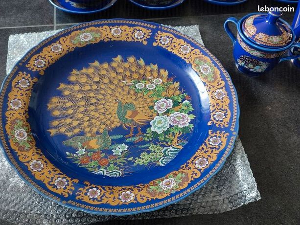 Assiette Taous Lhor Véritable – 36 Cm – Porcelaine – Motif Paon – Occasion