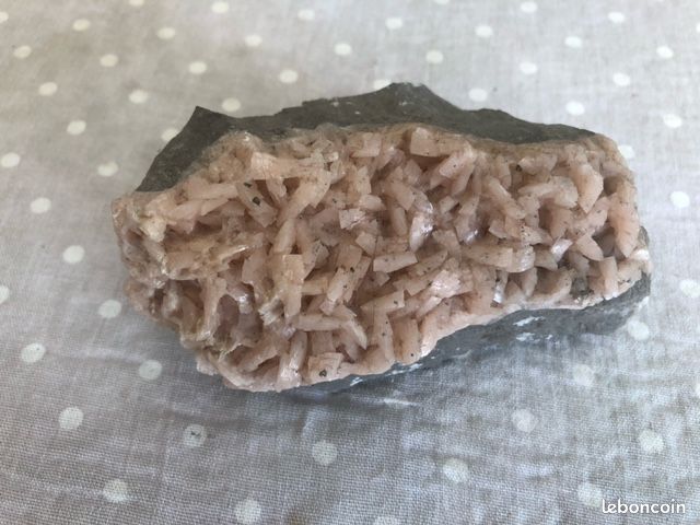 Mineraux cristal dolomite rose pink cristal (image 1)