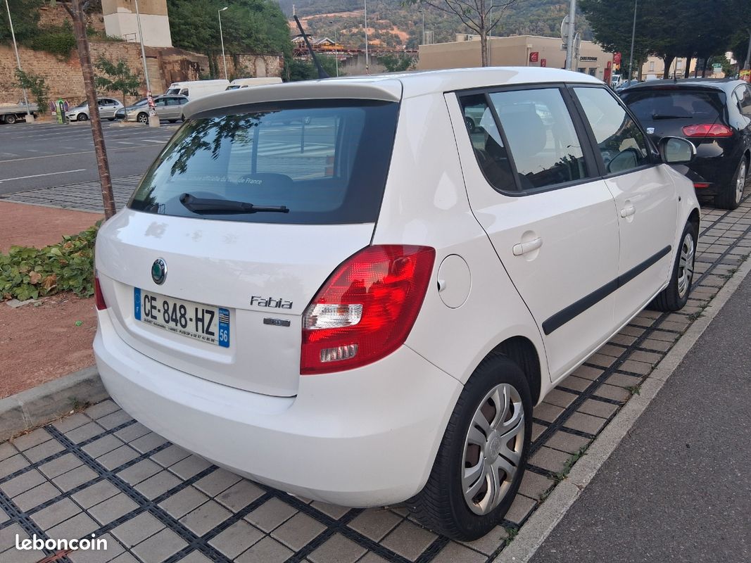 Skoda fabia 1.6 tdi 75cv Ambition (image 2)