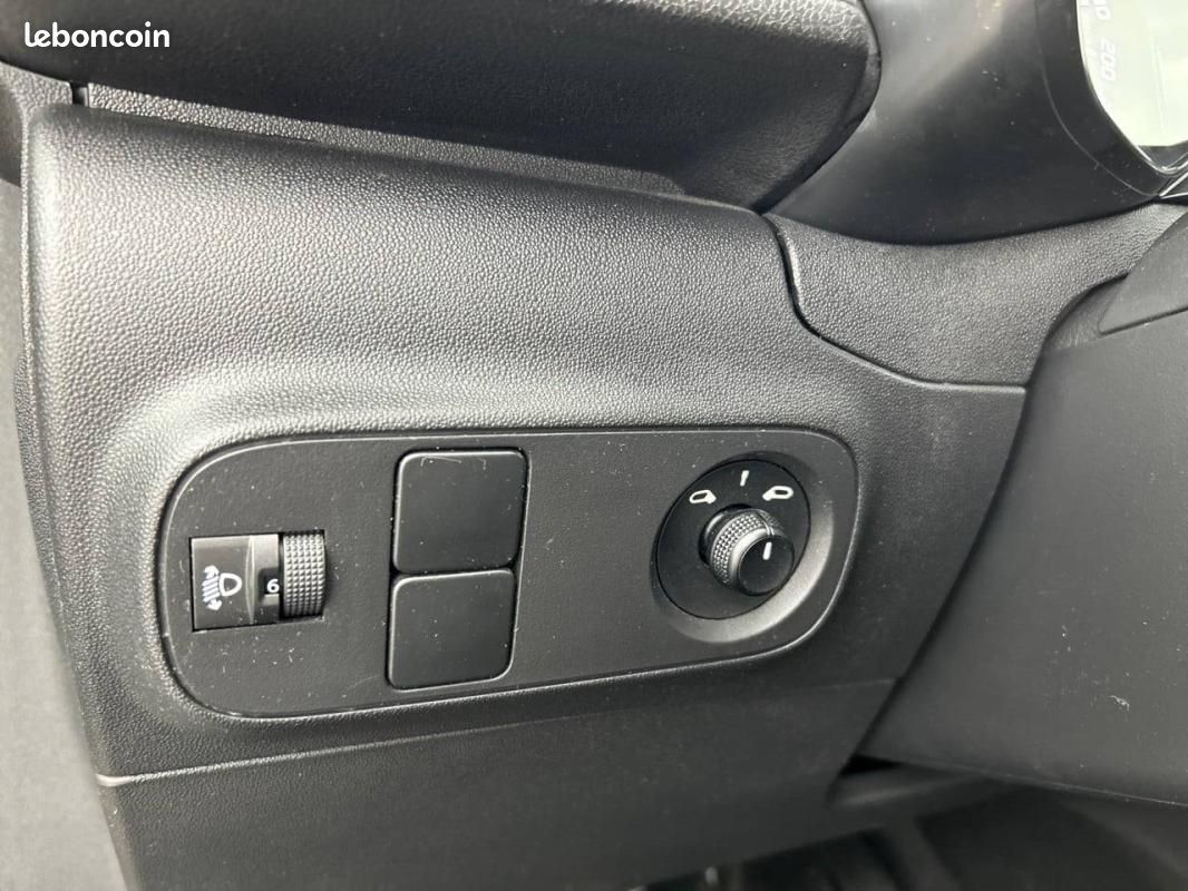 Citroën C3 PureTech 83 ch BVM5 - Plus (image 23)