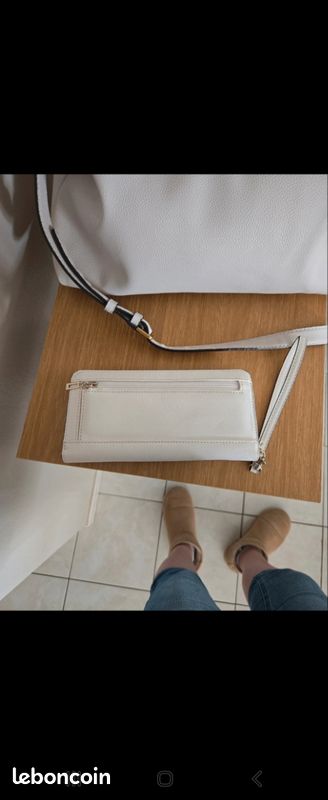 Sac a main et portefeuille guess (image 8)