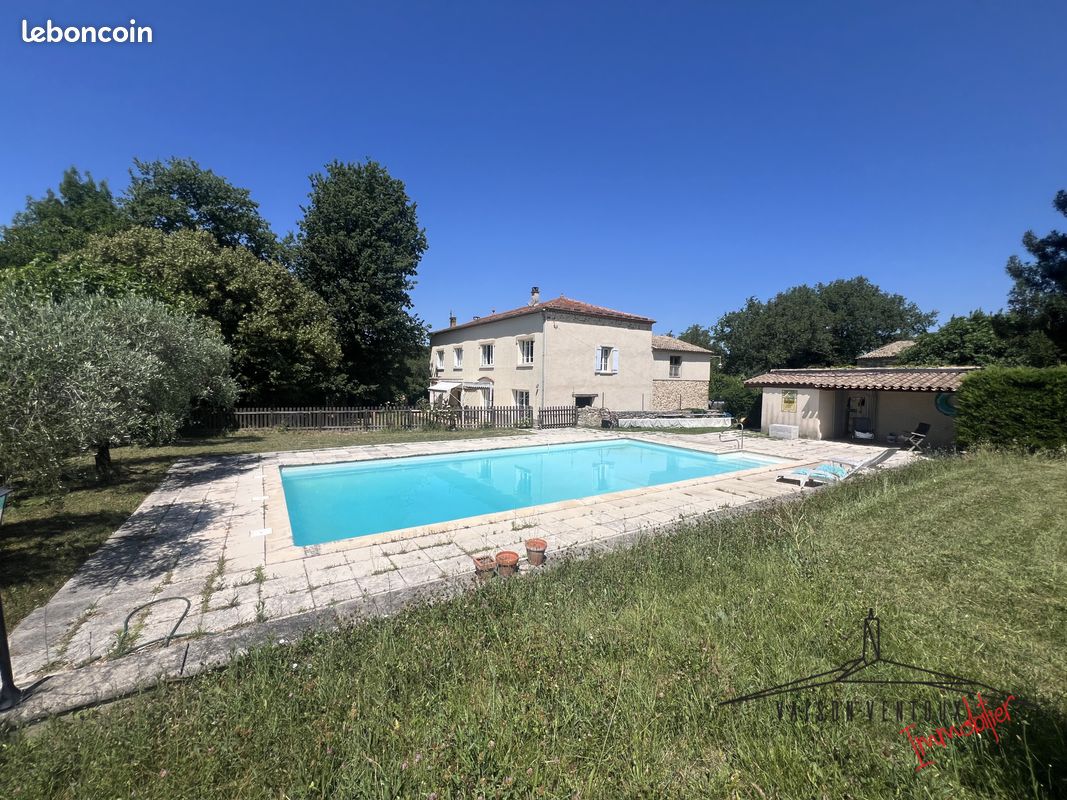 Maison 8 pièces 250 m² · à Vaison-la-Romaine · 250 m² · 630 000 €