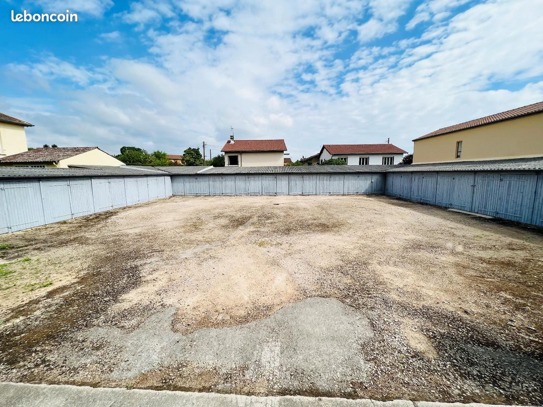 Parking 10 m² · à Charnay-lès-Mâcon · 10 m² · 63 €/mois