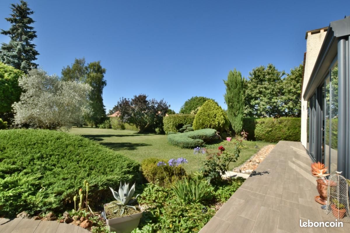Villa 7 pièces 220 m² - Chassors 16200 Luchac (image principale 11)