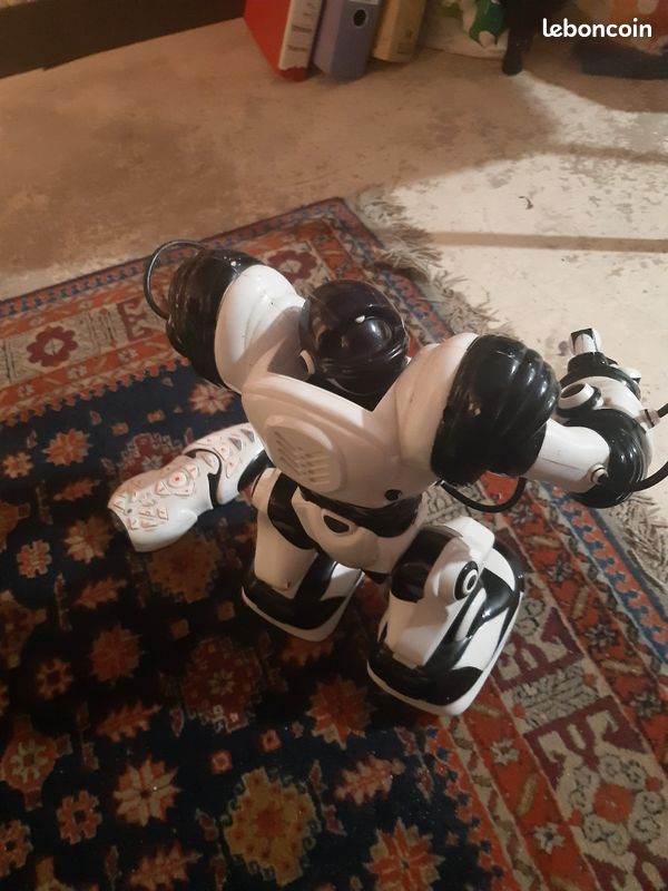 Robot (image 3)