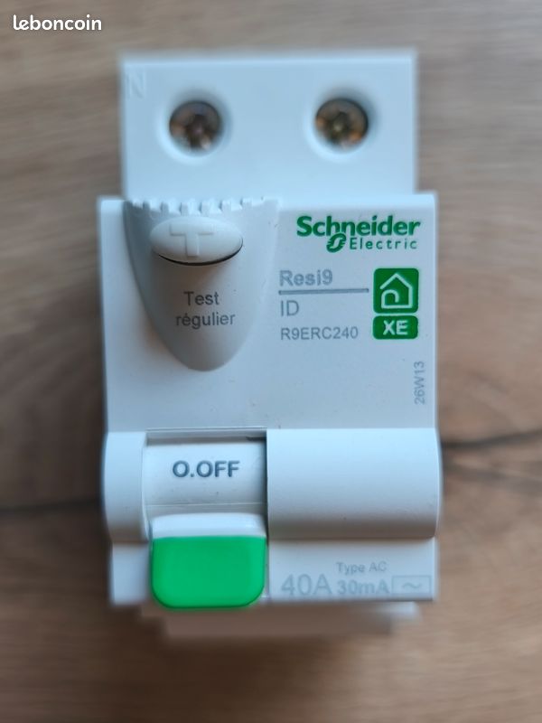 Interrupteur Différentiel Schneider R9ERC240 – 2P 40A 30mA, Resi9, Montage Rail DIN
