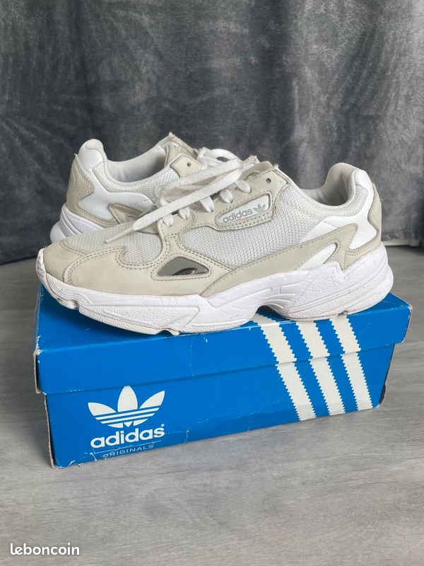 Adidas Falcon Triple White Taille Excellent état boîte