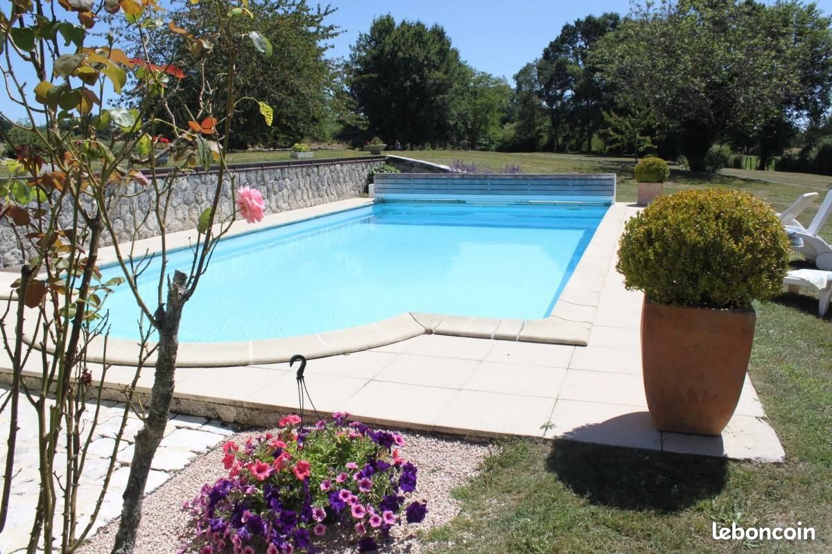 Maison 236 m² Bonnes - Bonnes 16390 (image principale 1)