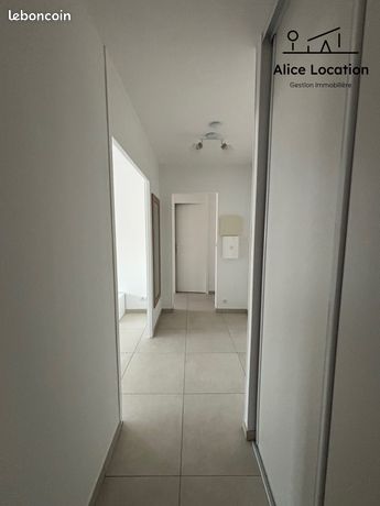 https://img.leboncoin.fr/api/v1/lbcpb1/images/5d/cd/dc/5dcddc0121f084488412f0d05b7bb85ea549af89.jpg?rule=ad-image