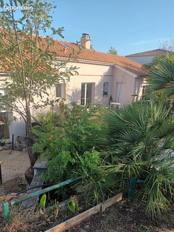Maison 8 pièces 160 m² · à Saint-Philbert-de-Grand-Lieu · 160 m² · 475 000 €