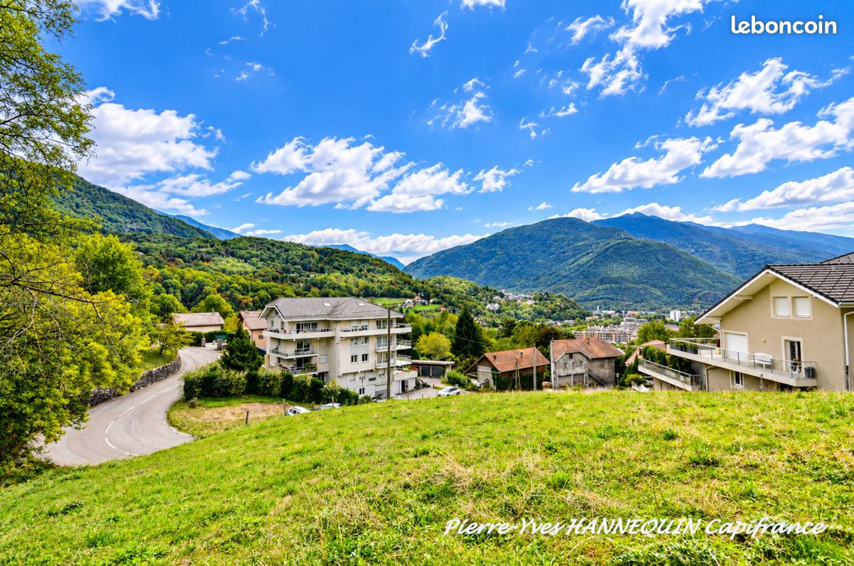 Terrain 2 038 m² Pallud · 184 700 €