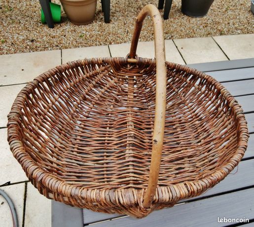 Moyen panier en osier avec un motif tressé | .cz