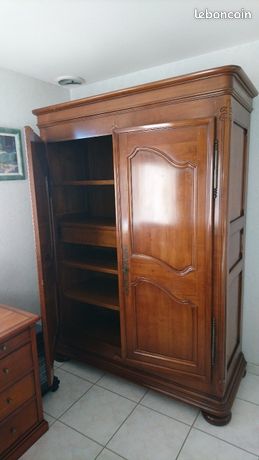 Magnifique armoire merisier massif