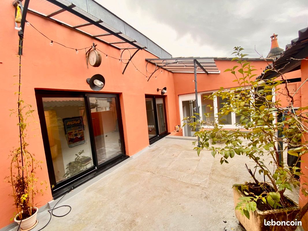 Superbe T4 de 100 m2 prestations anciennes avec terrasse et patio - Bordeaux 33000 (image principale 0)