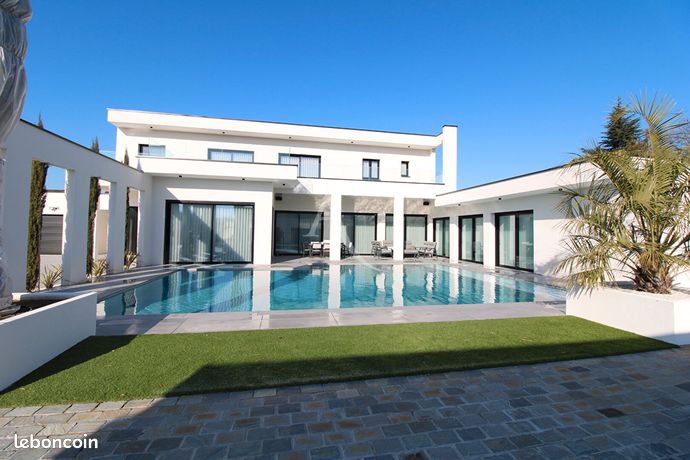 Maison 11 pièces 330 m²