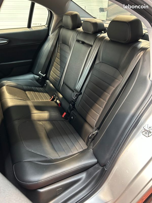 ALFA ROMEO GIULIA 2.2 JTDM 150 SUPER BVA - SYSTEME DNA - GPS - RADAR DE RECUl (image 18)