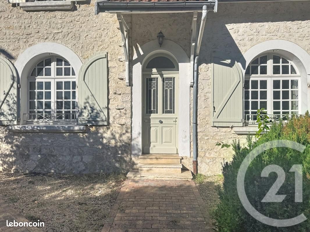 Maison 5 pièces 133 m² · à Gond-Pontouvre · 133 m² · 296 800 €