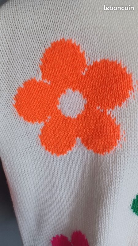 Pull écru à fleurs (image 4)