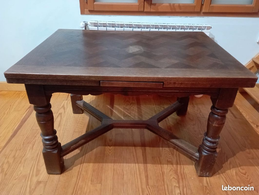 Table en bois (noyer) (image 1)