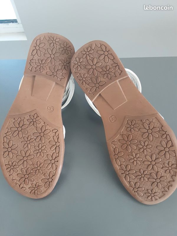 Sandales crème beige pointure 33 (image 6)