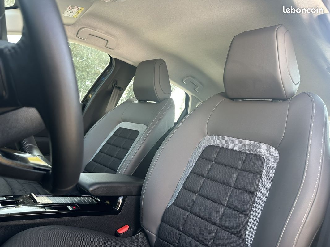 Citroën C4 Berline Plus 130 CV EAT8 Boite AUTO {GARANTIE CITROEN 04/2027 - CARPLAY - CAMERA} (image 13)