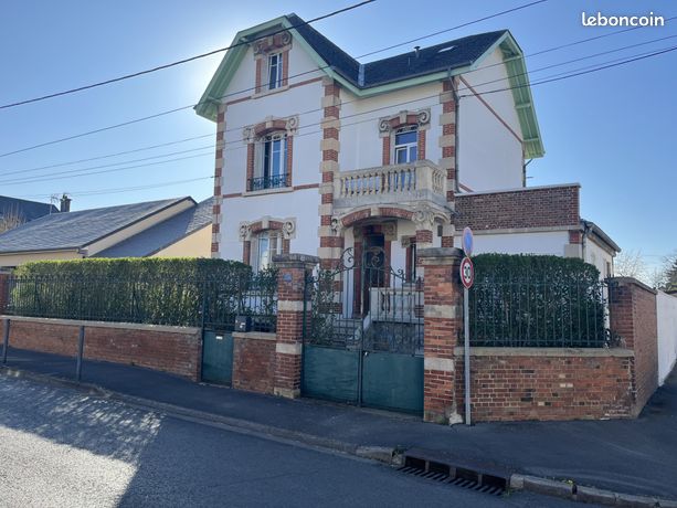 Maison de maître 7 pièces de 150 m2 à Charleville-Mézières (08000)