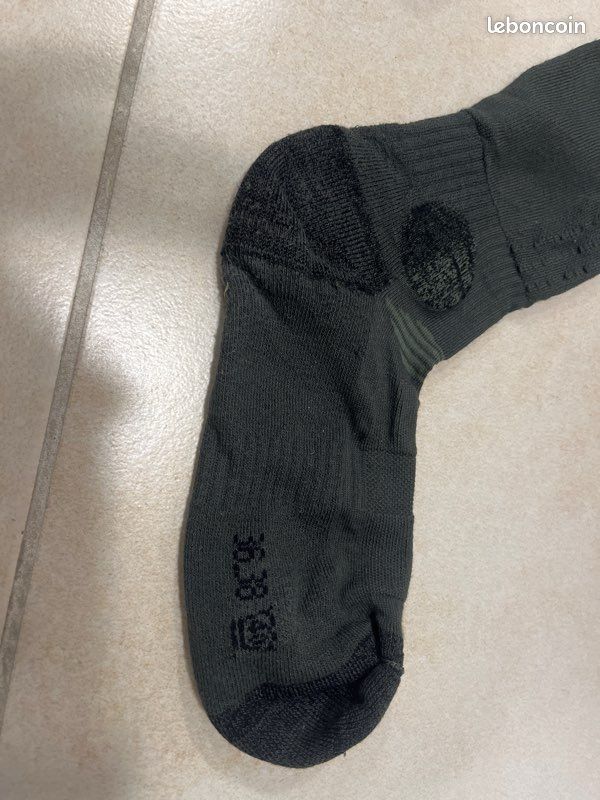 Paire de chaussettes militaire neuve taille 36-38 (image 2)