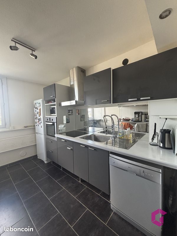 Appartement 3 pièces 64 m² · à Saint-Étienne · 64 m² · 75 000 €