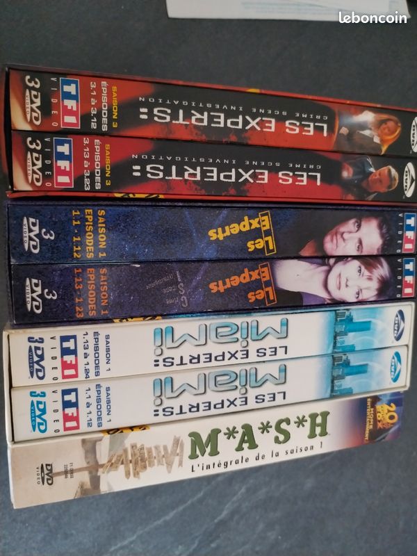 Lot de 2 coffrets les Experts et les Experts à Miami et MASH 10 euros (image 1)