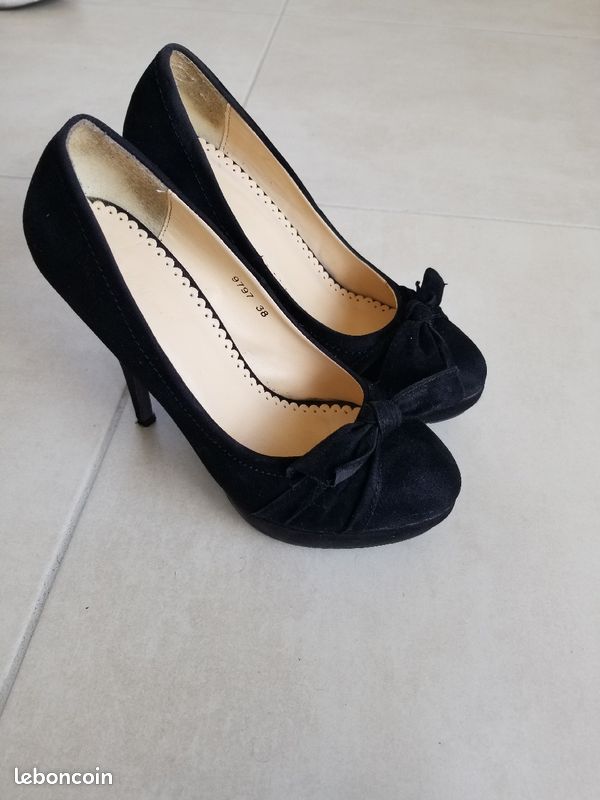 Chaussures à talons aiguilles noires (image 2)