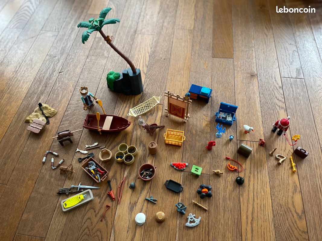 Lot figurines/accessoires Playmobil et autres (image 1)