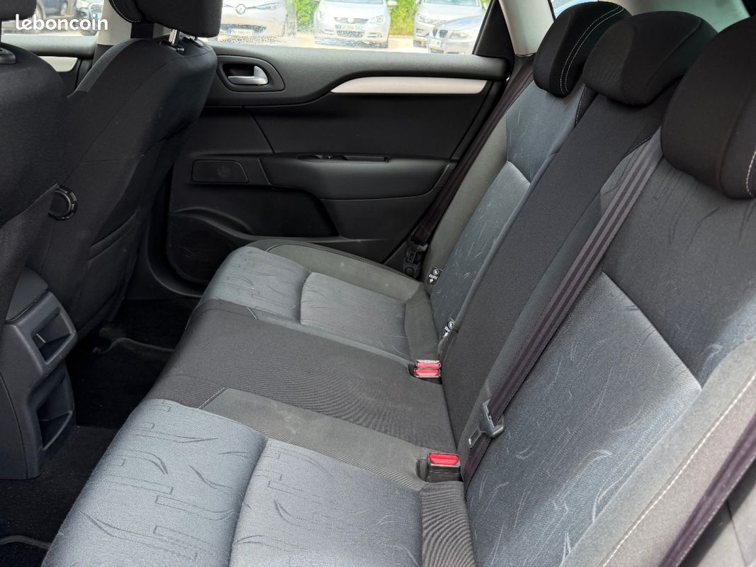 CITROEN C4 C4 HDi 90 Confort (image 9)