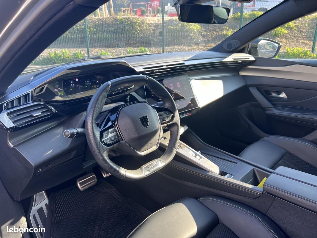 Peugeot 408 1.2 130 eat8 gt (image 17)