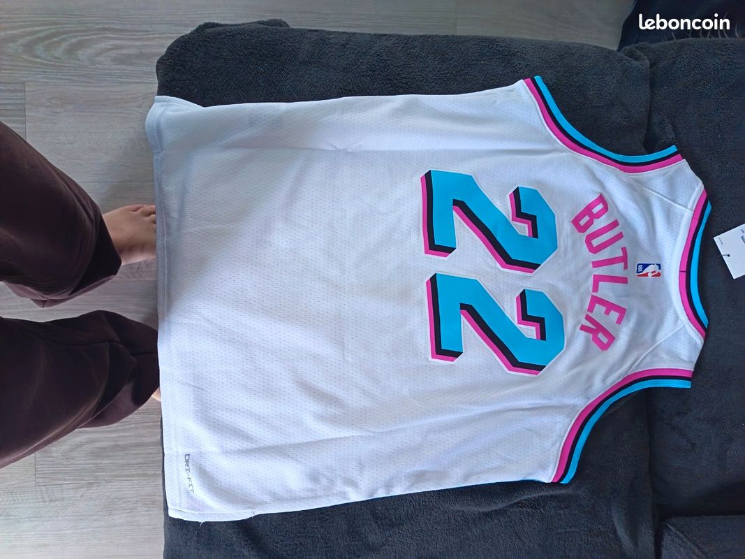 Maillot NBA Nike Miami Heat Vice - Jimmy Butler #22 - Neuf avec étiquette - Taille M Enfant / Ados (image 2)