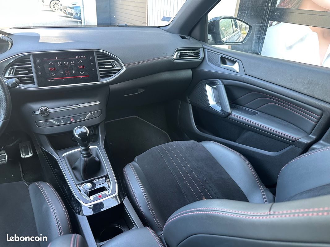 PEUGEOT 308 1.2 130ch GT PACK APPLE CARPLAY / CAMERA DE RECUL / COURROIE NEUVE / ENTRETIEN PEUGEOT (image 15)