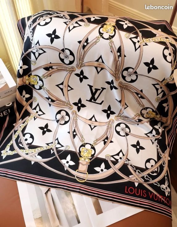 Louis Vuitton Carré Ultimate Monogram 90 Accessoires Bagagerie