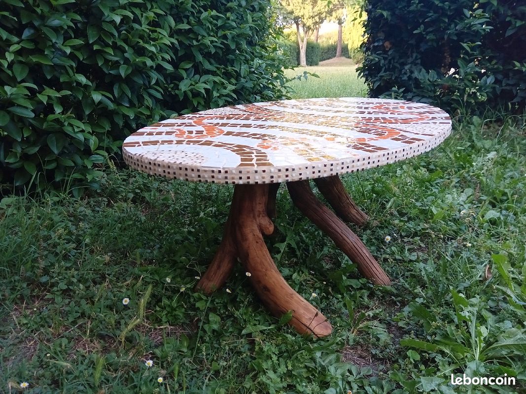 Table basse en mosaïque artisanale (pieds en bois de châtaigner) (image 5)