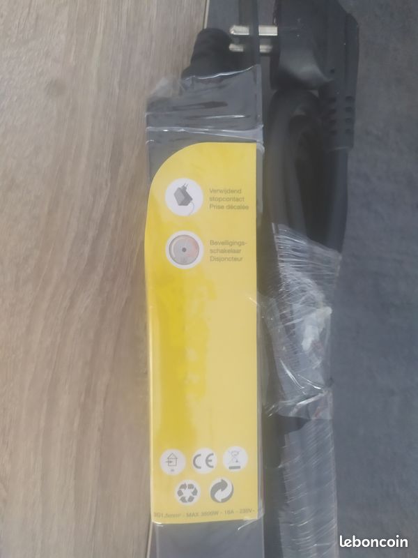Bloc multiprise 8 prises 16A avec interrupteur - cable: 5m - Noir (image 4)