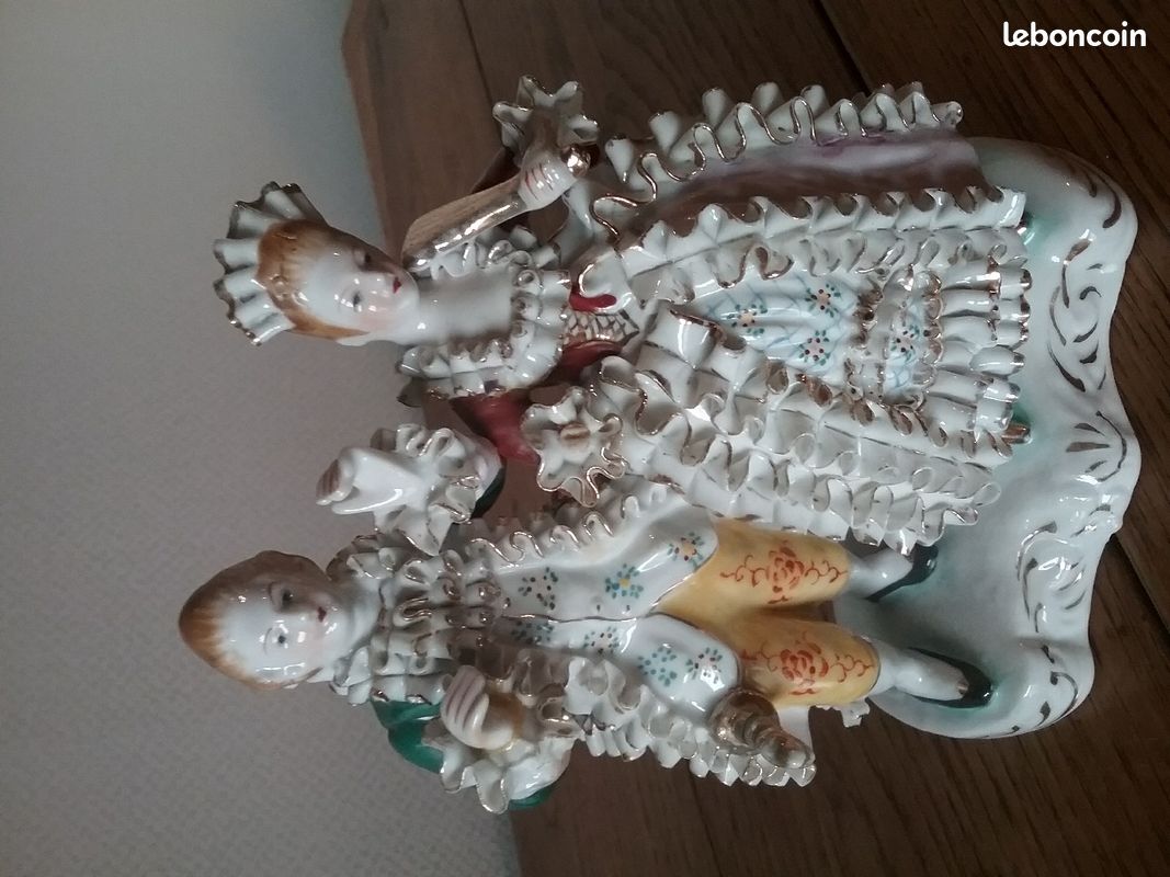 Couple de marquis en porcelaine (image 1)